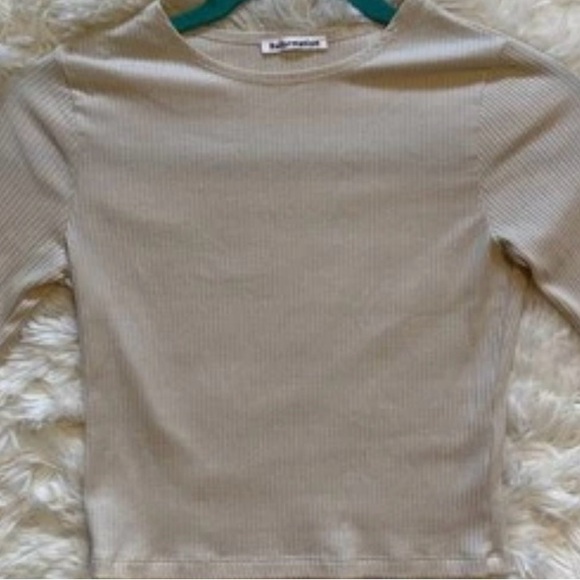 Reformation Beige Cropped Knit Top Short Sleeve Fitted Minimalist Sustainable XS - Picture 4 of 9